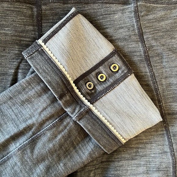 LULU adjustable crop pant capris really cute with scallop detail - Picture 5 of 8